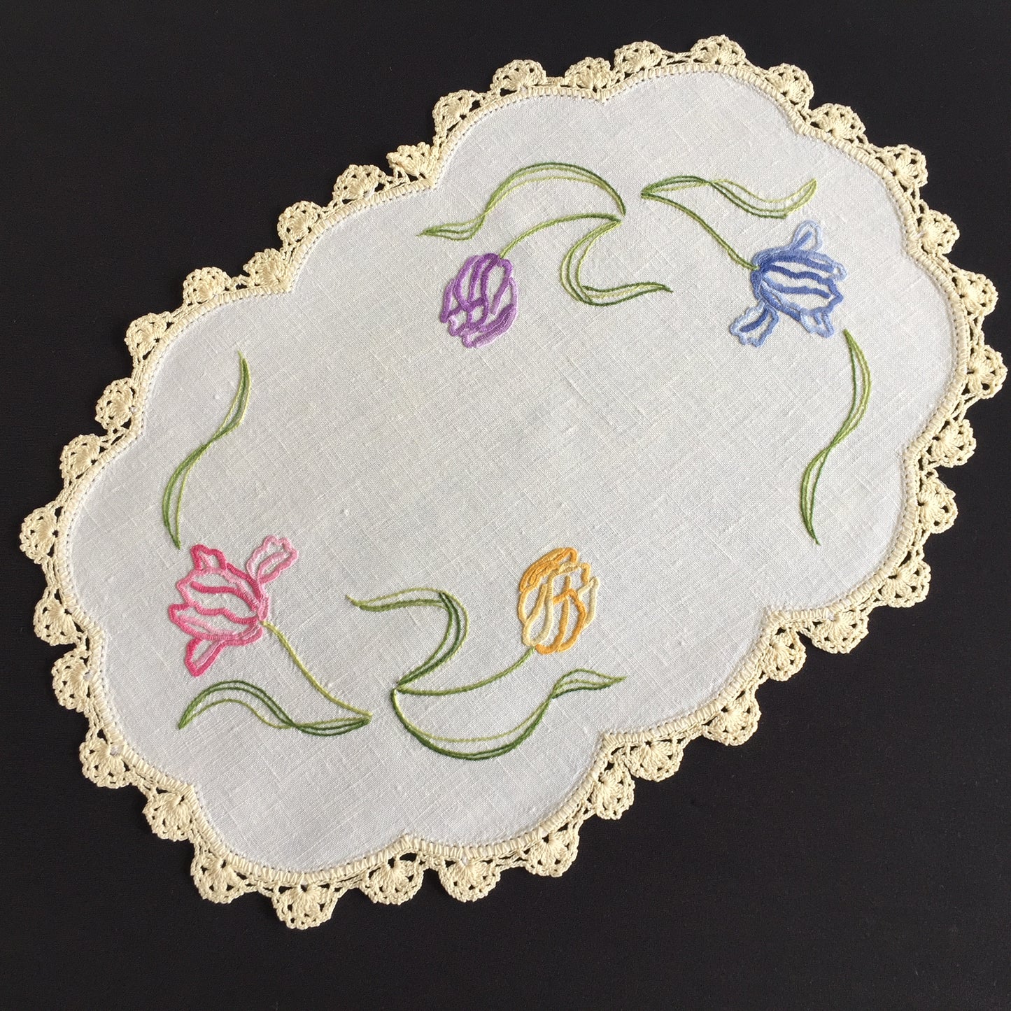 Australian Vintage Hand Embroidered Floral Table Centrepiece | Placemat Doily