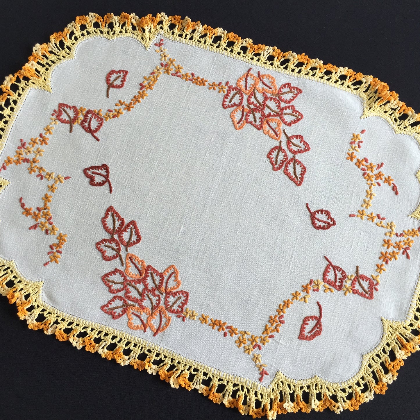 Australian Vintage Hand Embroidered Floral Table Centrepiece | Placemat Doily