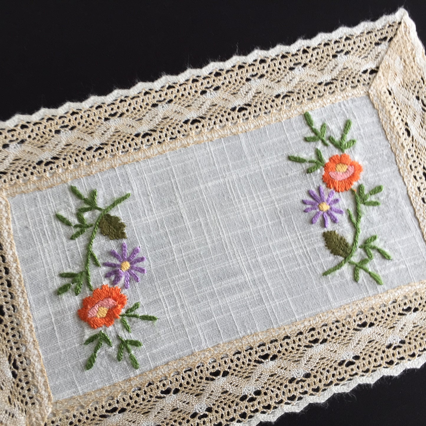 Australian Vintage Hand Embroidered Floral Table Centrepiece | Placemat Doily