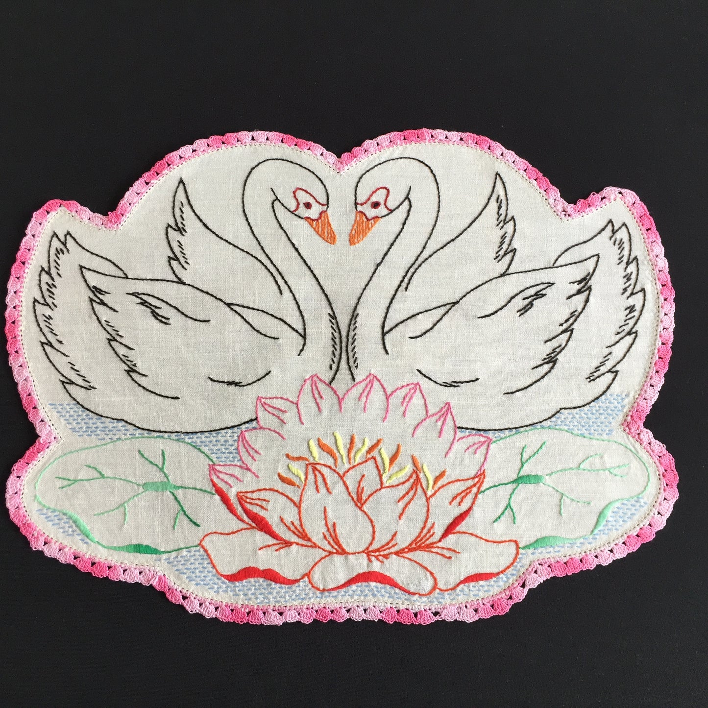 Australian Vintage Hand Embroidered Floral Table Centrepiece | Placemat Doily