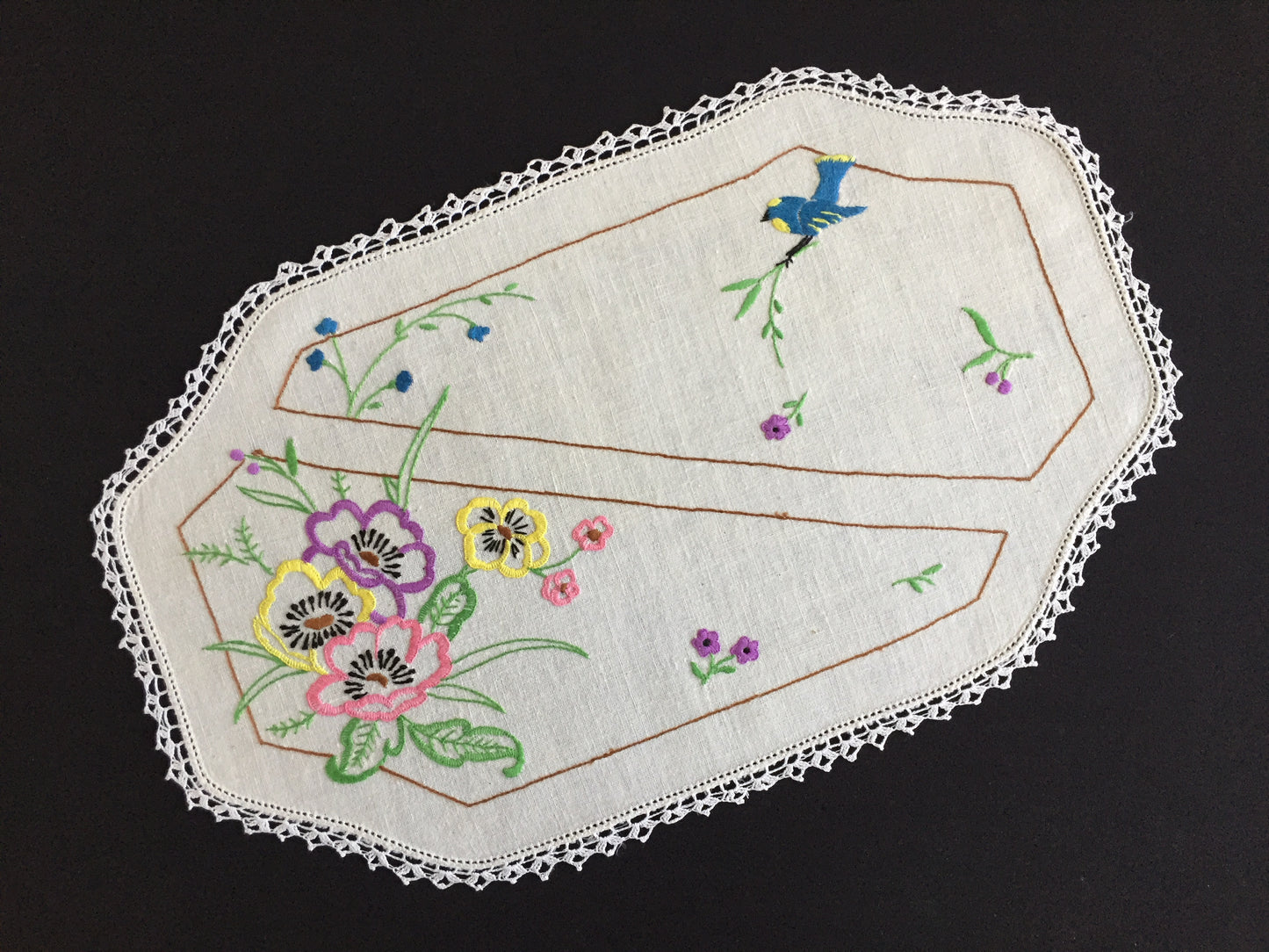 Australian Vintage Hand Embroidered Floral Table Centrepiece / Placemat Doily