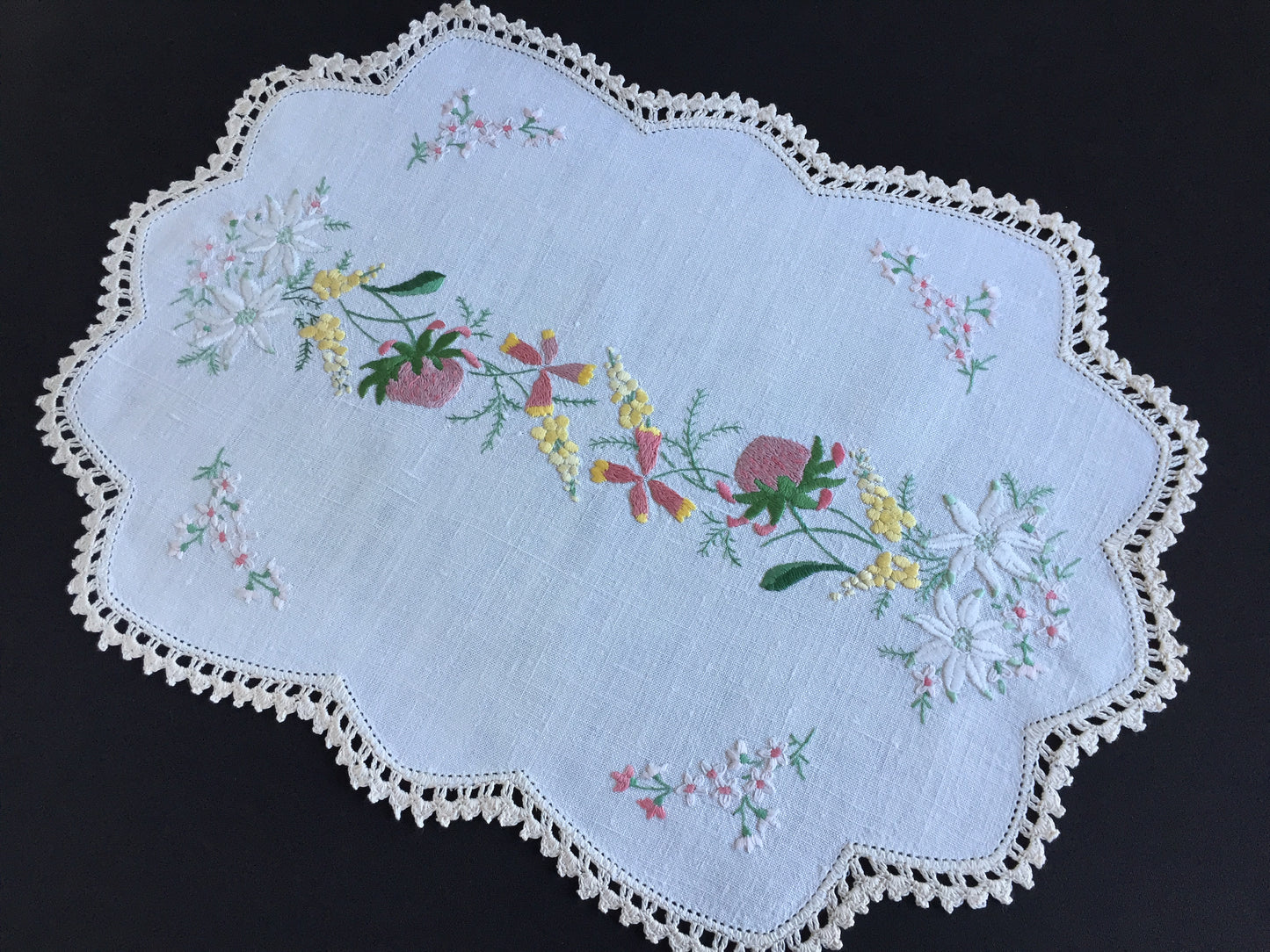 Australian Vintage Hand Embroidered Table Centrepiece | Placemat