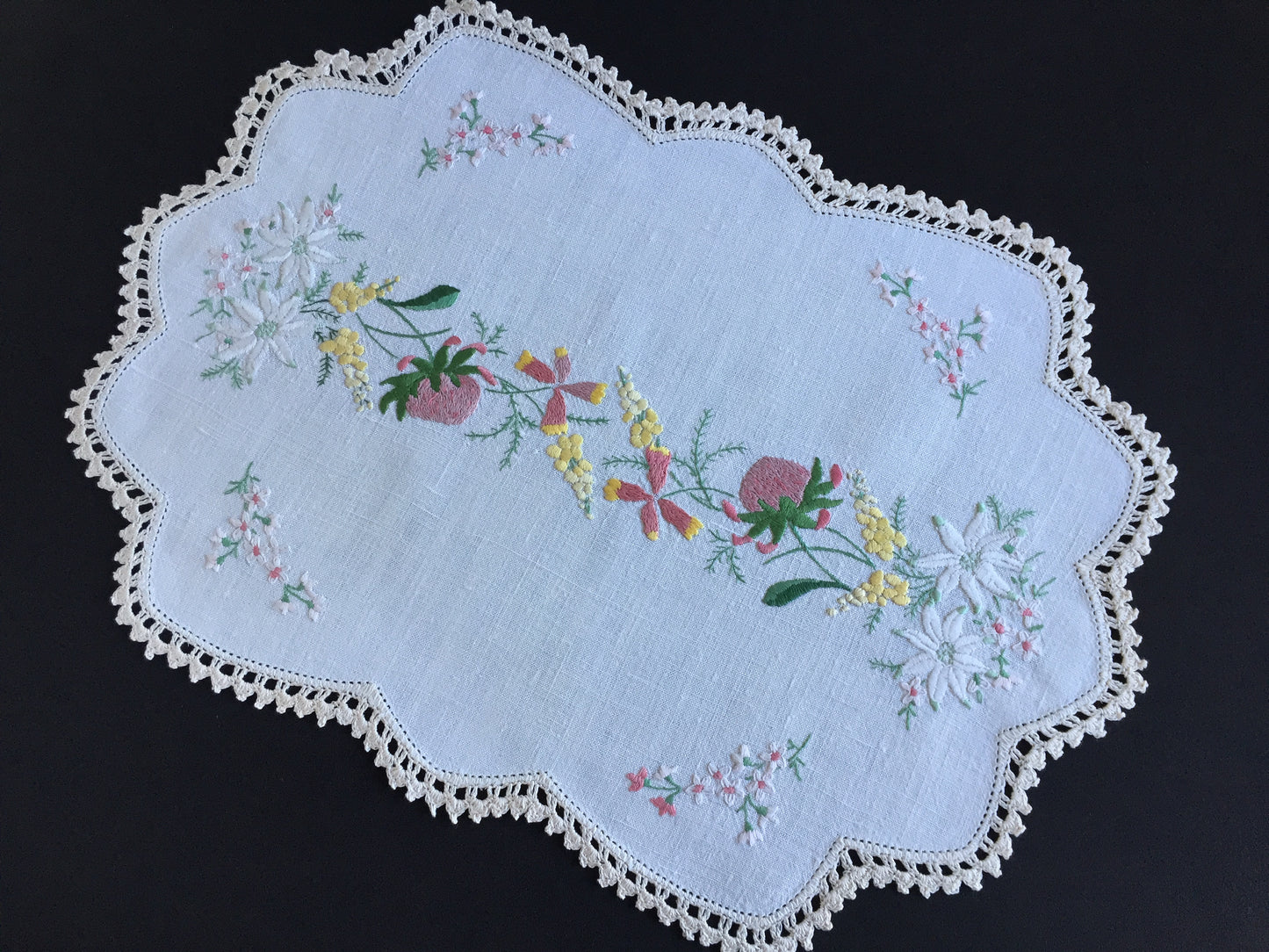 Australian Vintage Hand Embroidered Table Centrepiece | Placemat