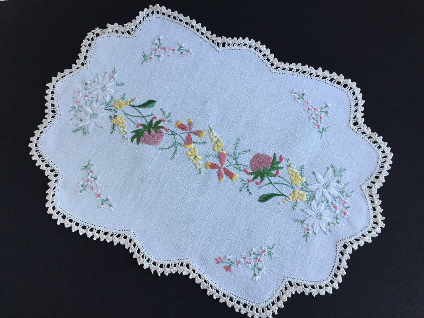 Australian Vintage Hand Embroidered Table Centrepiece | Placemat