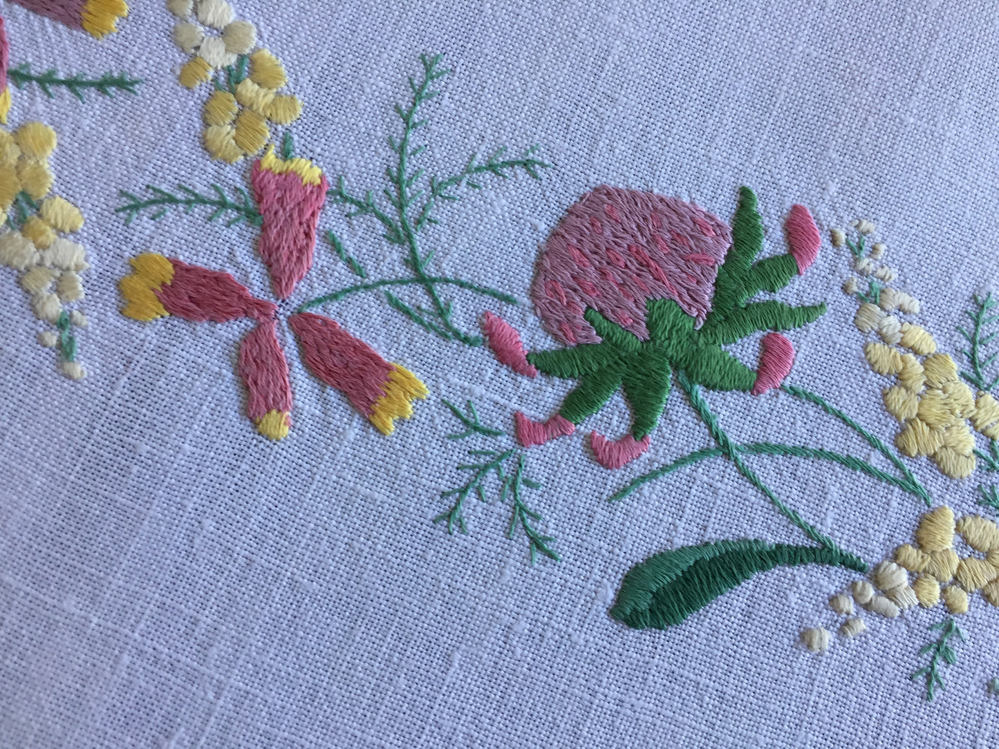 Australian Vintage Hand Embroidered Table Centrepiece | Placemat