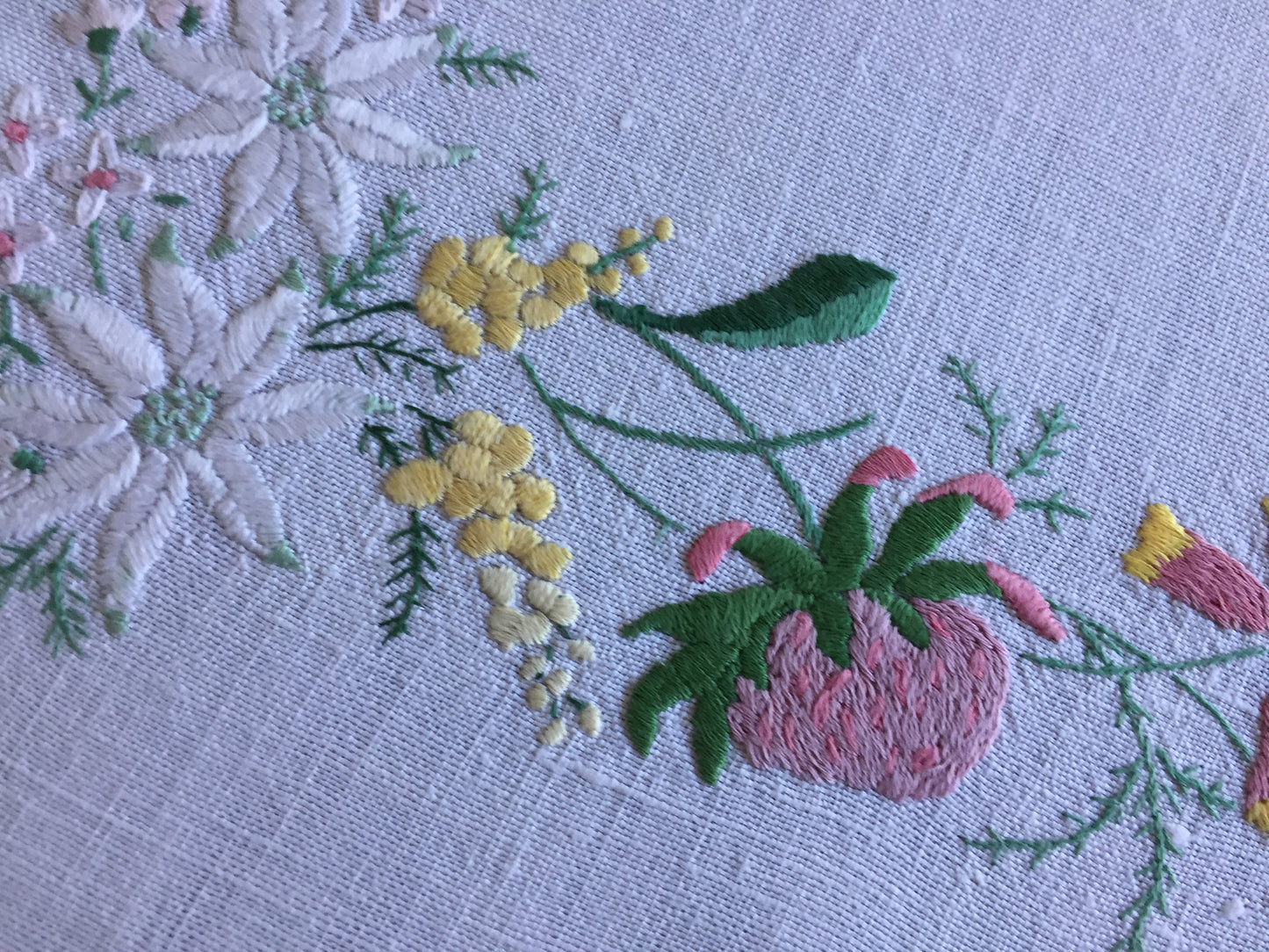 Australian Vintage Hand Embroidered Table Centrepiece | Placemat