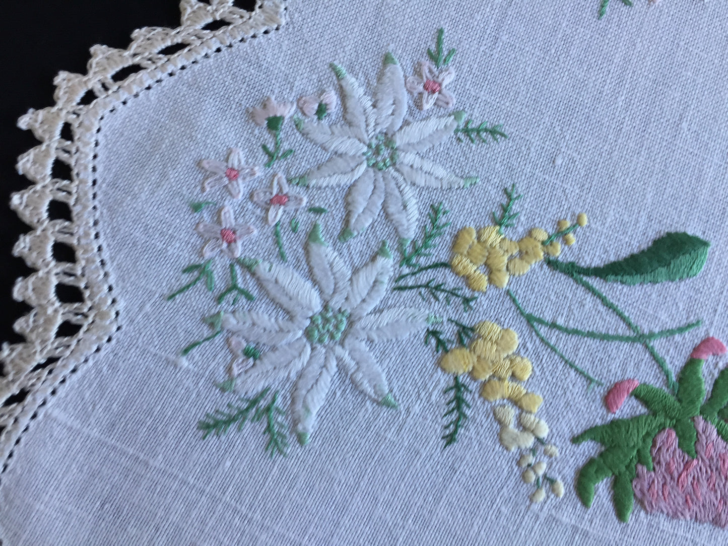 Australian Vintage Hand Embroidered Table Centrepiece | Placemat