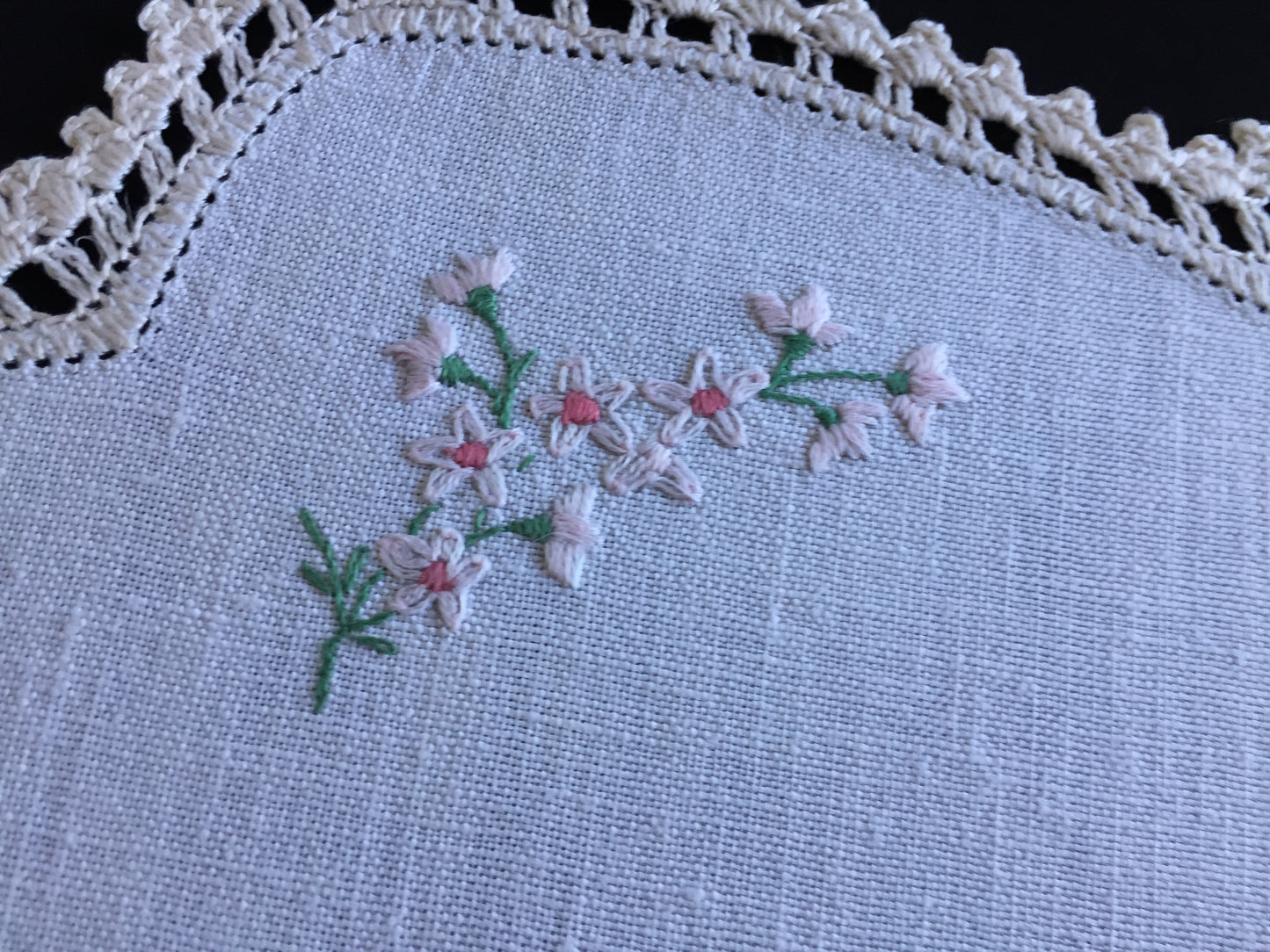 Australian Vintage Hand Embroidered Table Centrepiece | Placemat