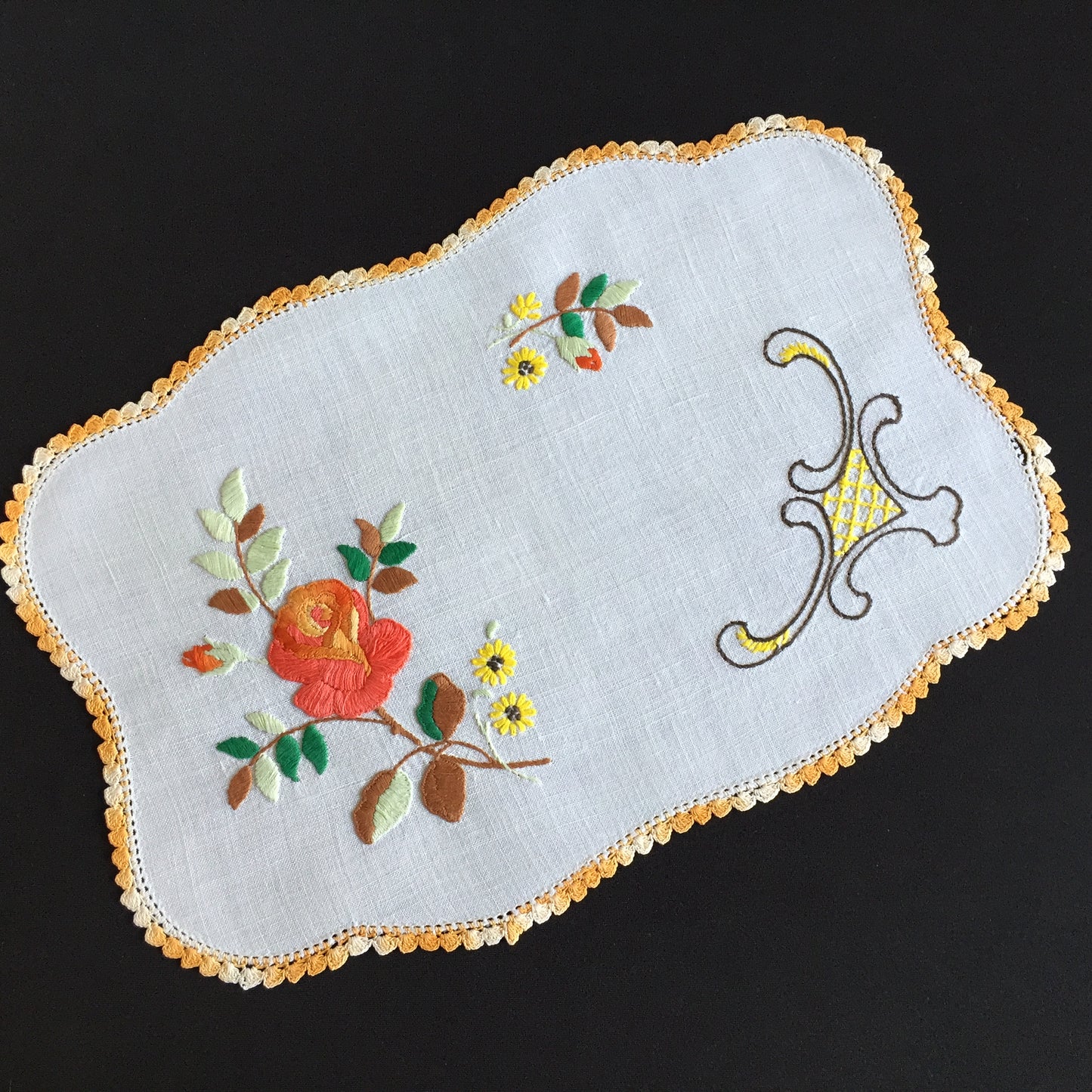 Australian Vintage Hand Embroidered Floral Table Centrepiece | Placemat Doily