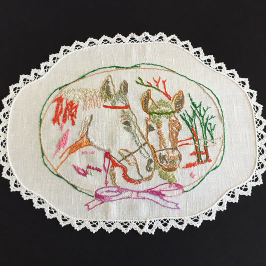 Australian Vintage Hand Embroidered Floral Table Centrepiece | Placemat Doily