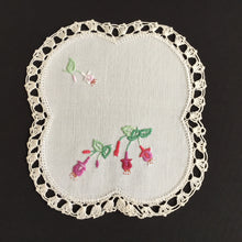 Load image into Gallery viewer, Australian Vintage Hand Embroidered Linen Doily