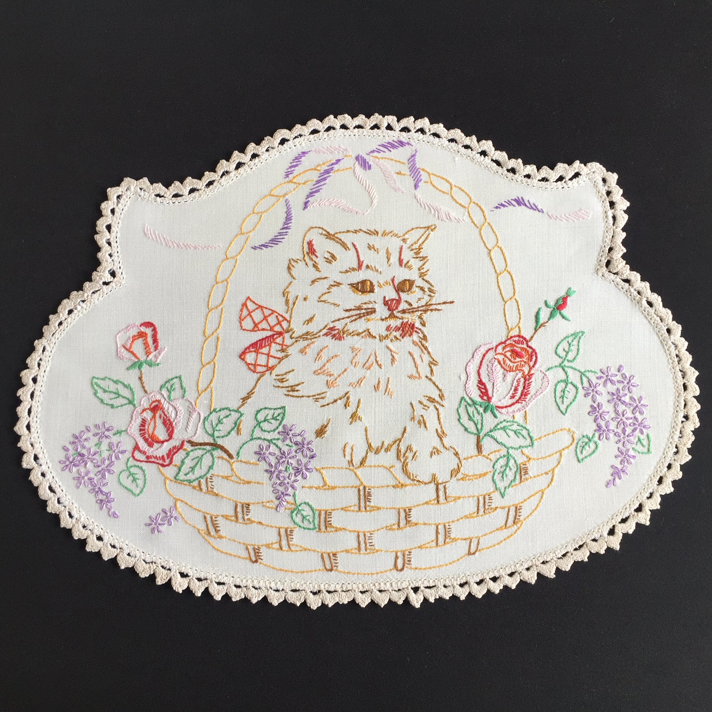 Australian Vintage Hand Embroidered Floral Table Centrepiece | Placemat Doily