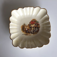 Load image into Gallery viewer, Collectible 1930s Crown Devon Ring Dish: Coaching Days (Oxford Manor, Swan Inn)