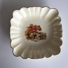 Load image into Gallery viewer, Collectible 1930s Crown Devon Ring Dish: Coaching Days (Oxford Manor, Swan Inn)