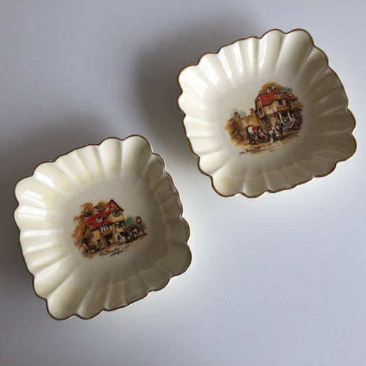 Collectible 1930s Crown Devon Ring Dish: Coaching Days (Oxford Manor, Swan Inn)