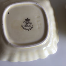Load image into Gallery viewer, Collectible 1930s Crown Devon Ring Dish: Coaching Days (Oxford Manor, Swan Inn)