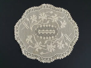Mary Card Designed "CARNATION & DRAGONFLY" Oval Mat of Luncheon Set (1936) - Collectible Art Deco Vintage Lace