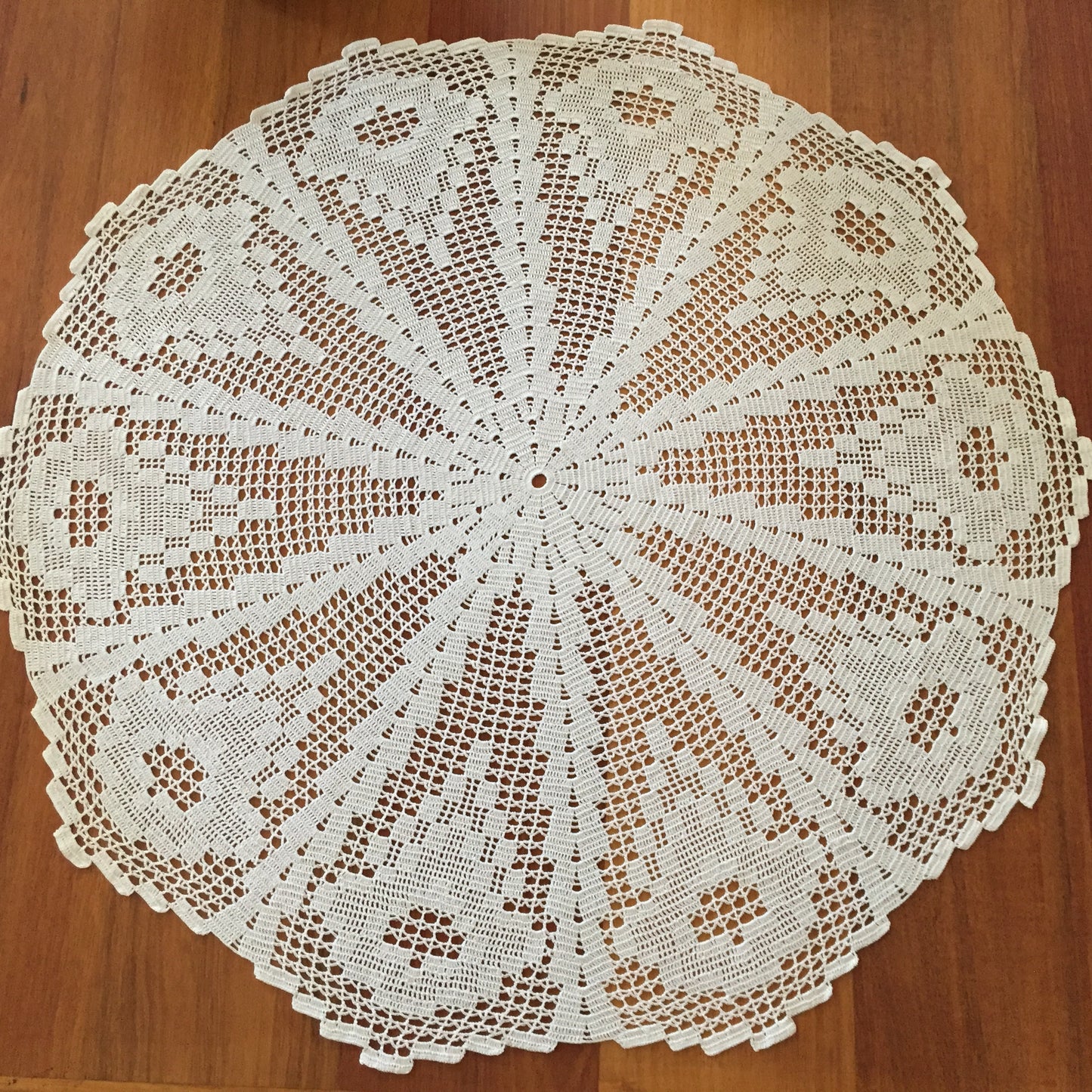 Large Crocheted White Cotton Filet Lace 27" Table Centrepiece Doily | Tablecloth