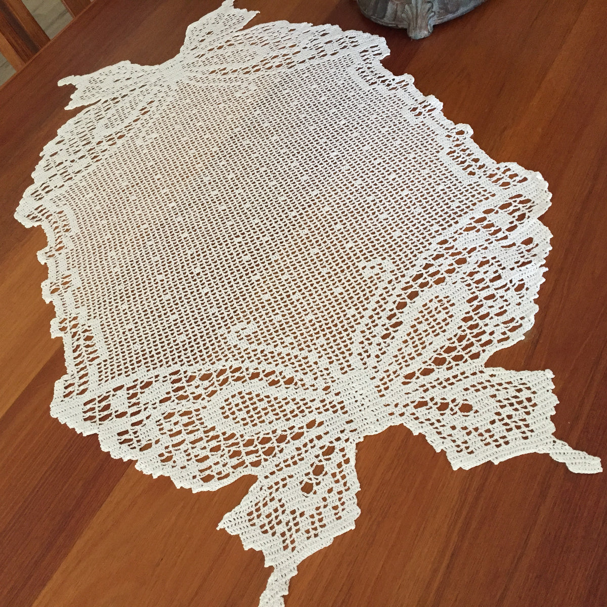Filet Crochet With Color Withe Large Crocheted White Cotton Filet Lace Table Centrepiece Doily | Tabl ...