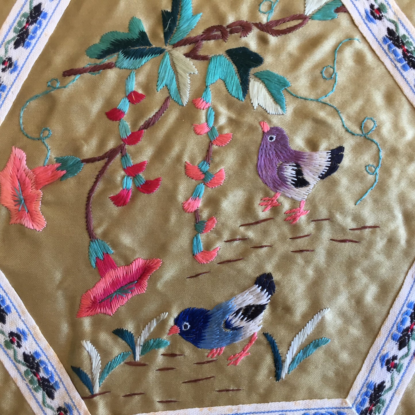 Traditional Vintage Chinese Silk Hand Embroidery Art Featuring Bird and Flower Motifs