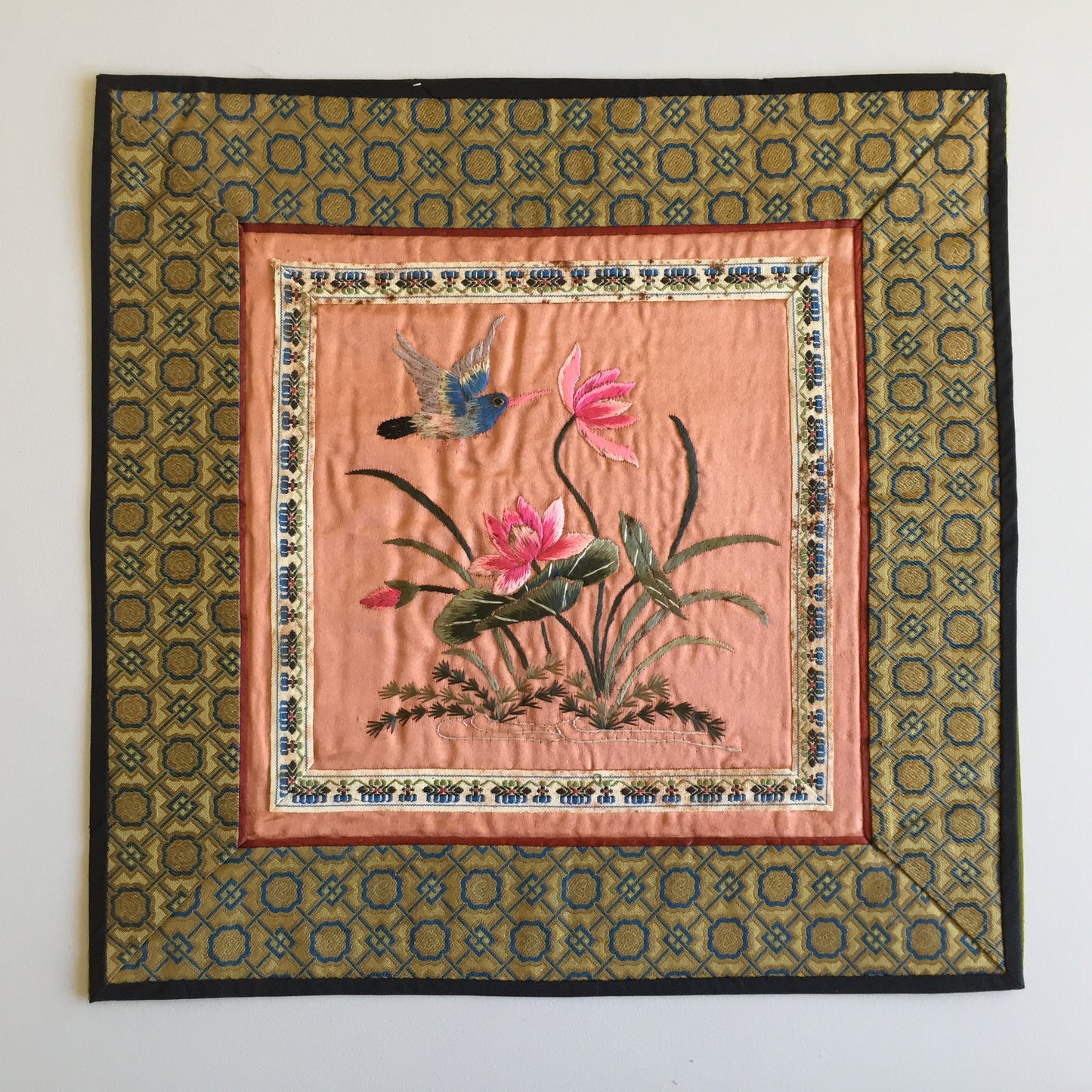 Traditional Vintage Chinese Silk Hand Embroidery Art Featuring Bird and Flower Motifs