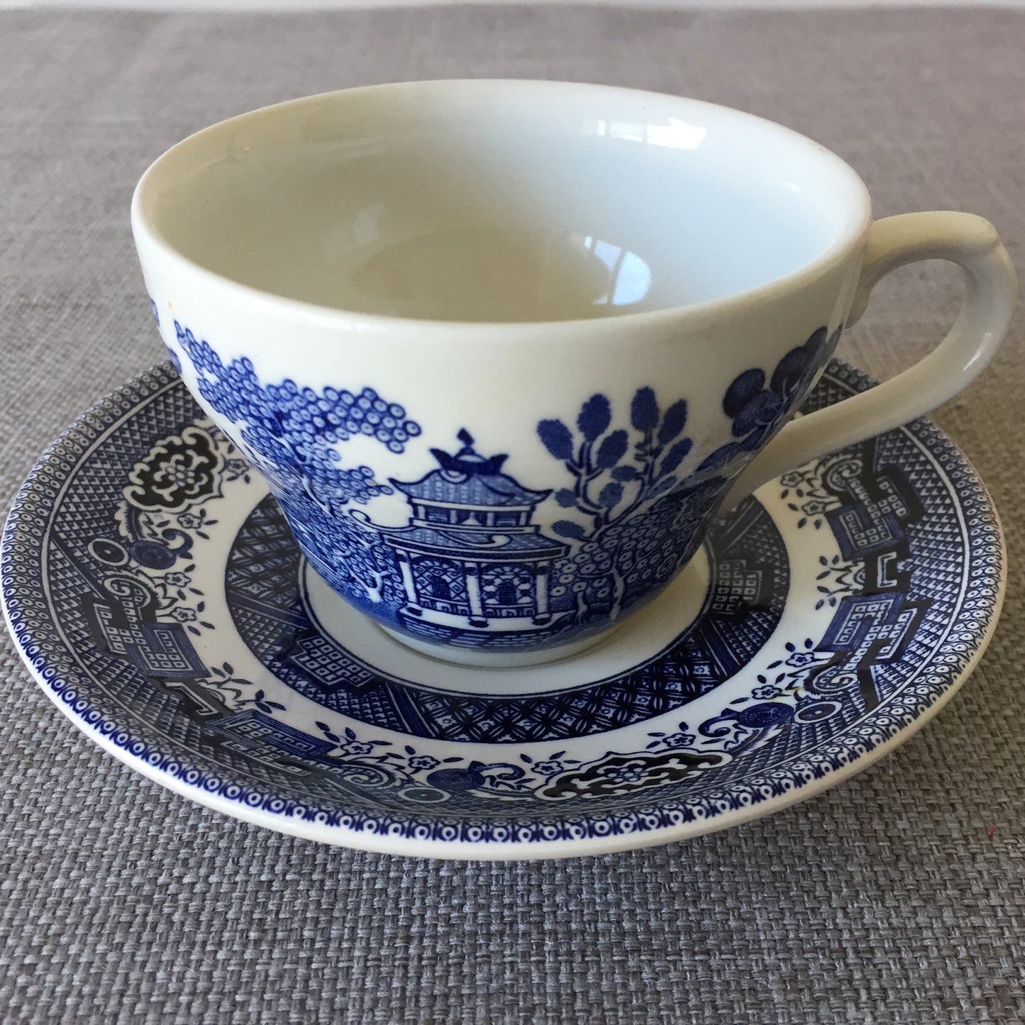 Churchill Oriental Blue Willow Ceramic Teacup & Saucer Made in England