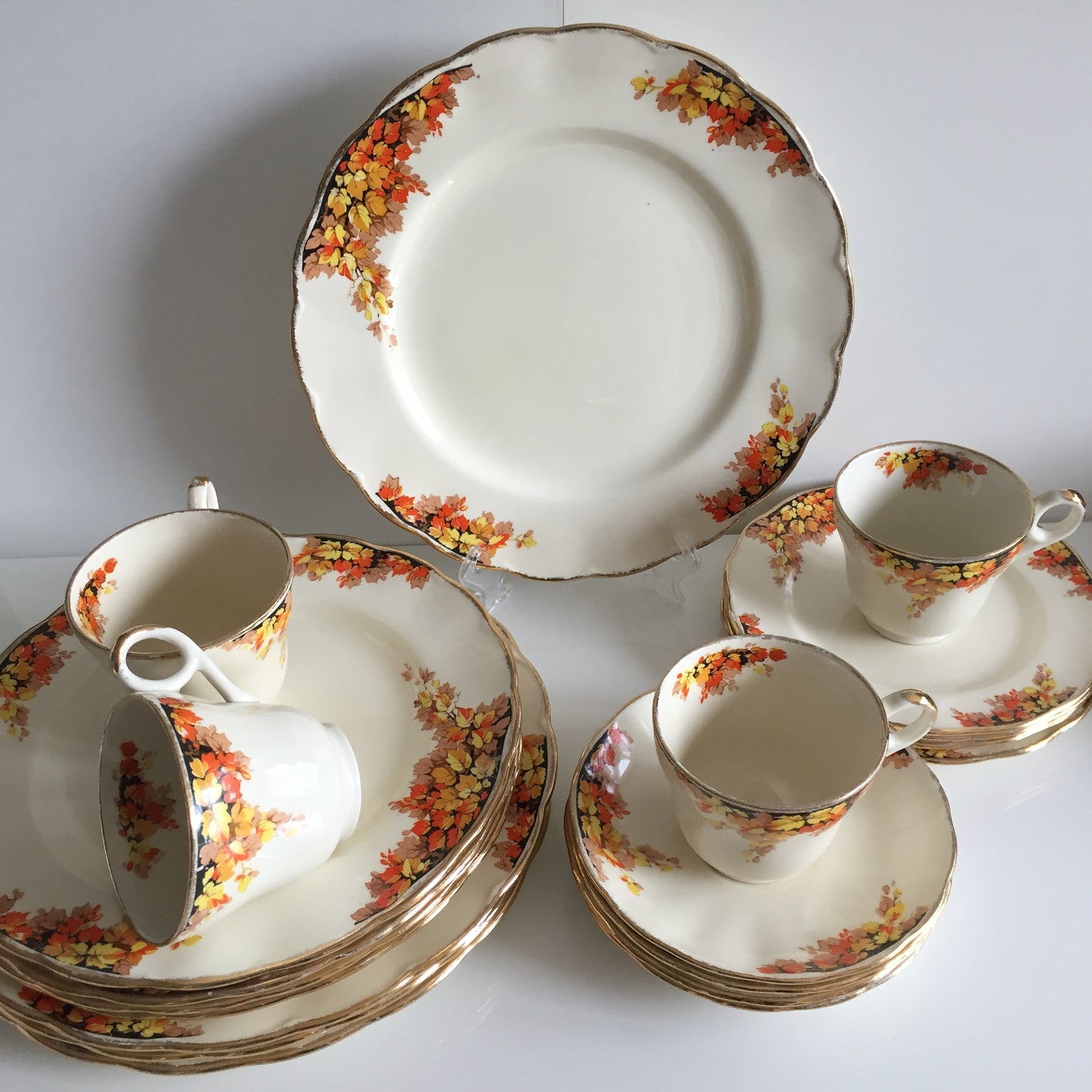 Grindley Vintage Creampetal Autumn Leaves Pattern Dinner Set of 20 Pcs