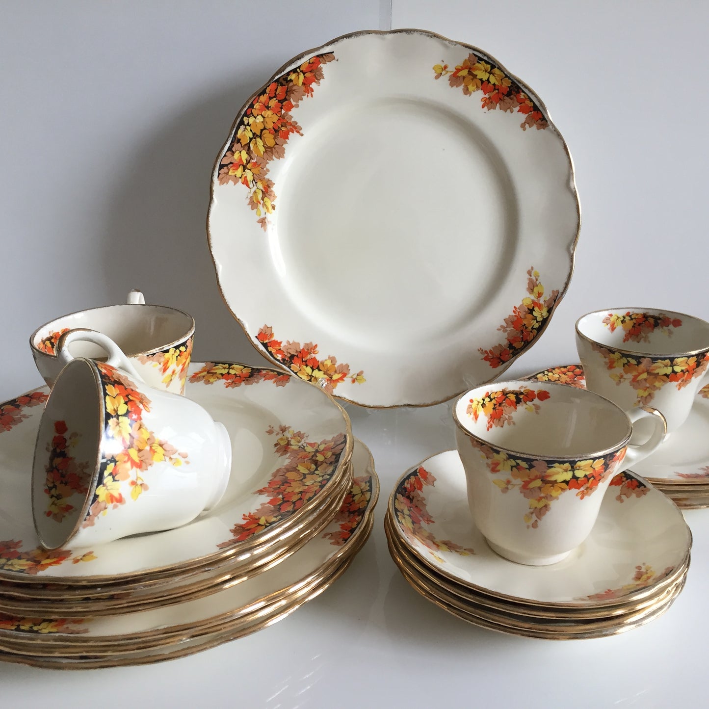 Grindley Vintage Creampetal Autumn Leaves Pattern Dinner Set of 20 Pcs