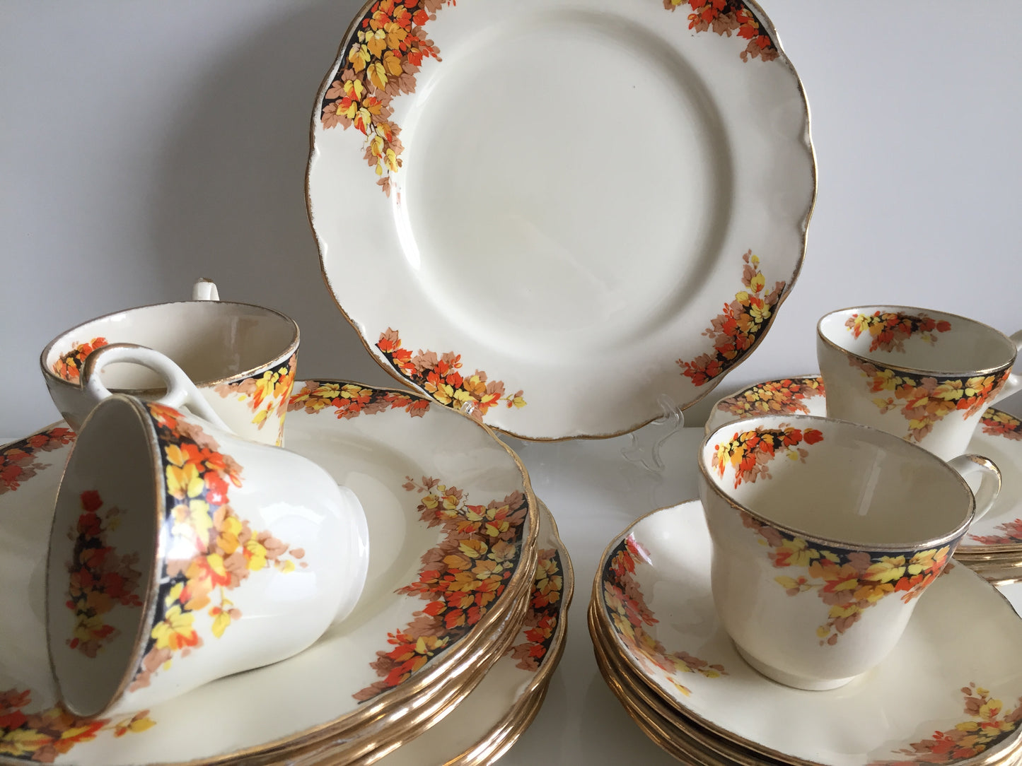 Grindley Vintage Creampetal Autumn Leaves Pattern Dinner Set of 20 Pcs