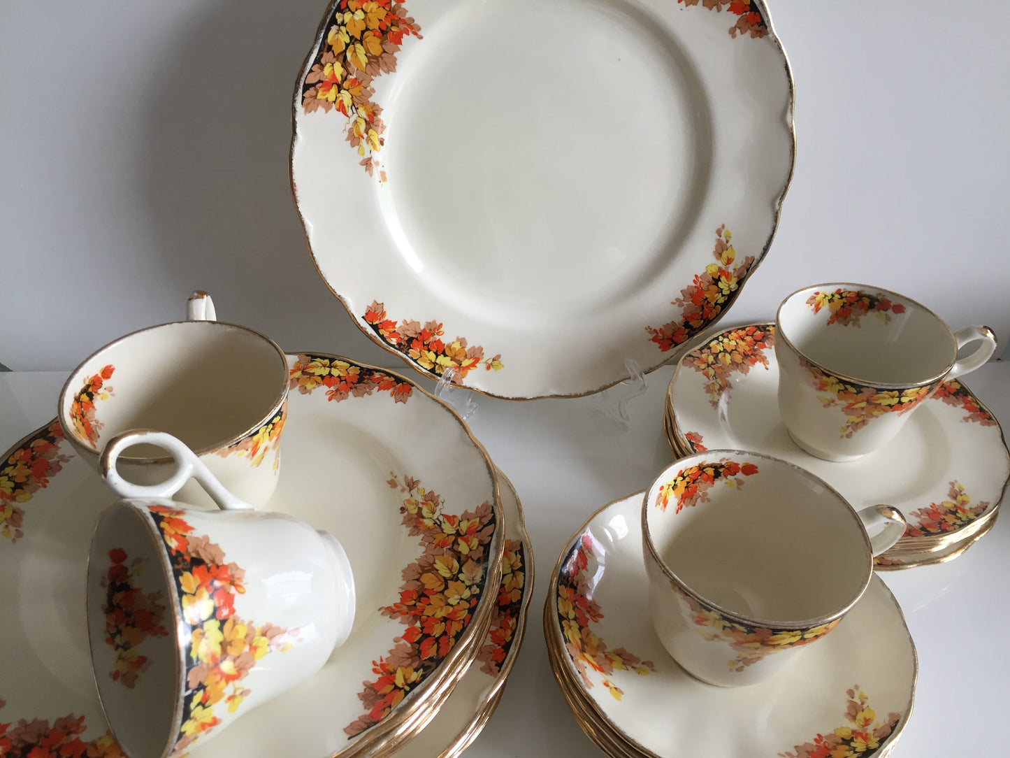 Grindley Vintage Creampetal Autumn Leaves Pattern Dinner Set of 20 Pcs