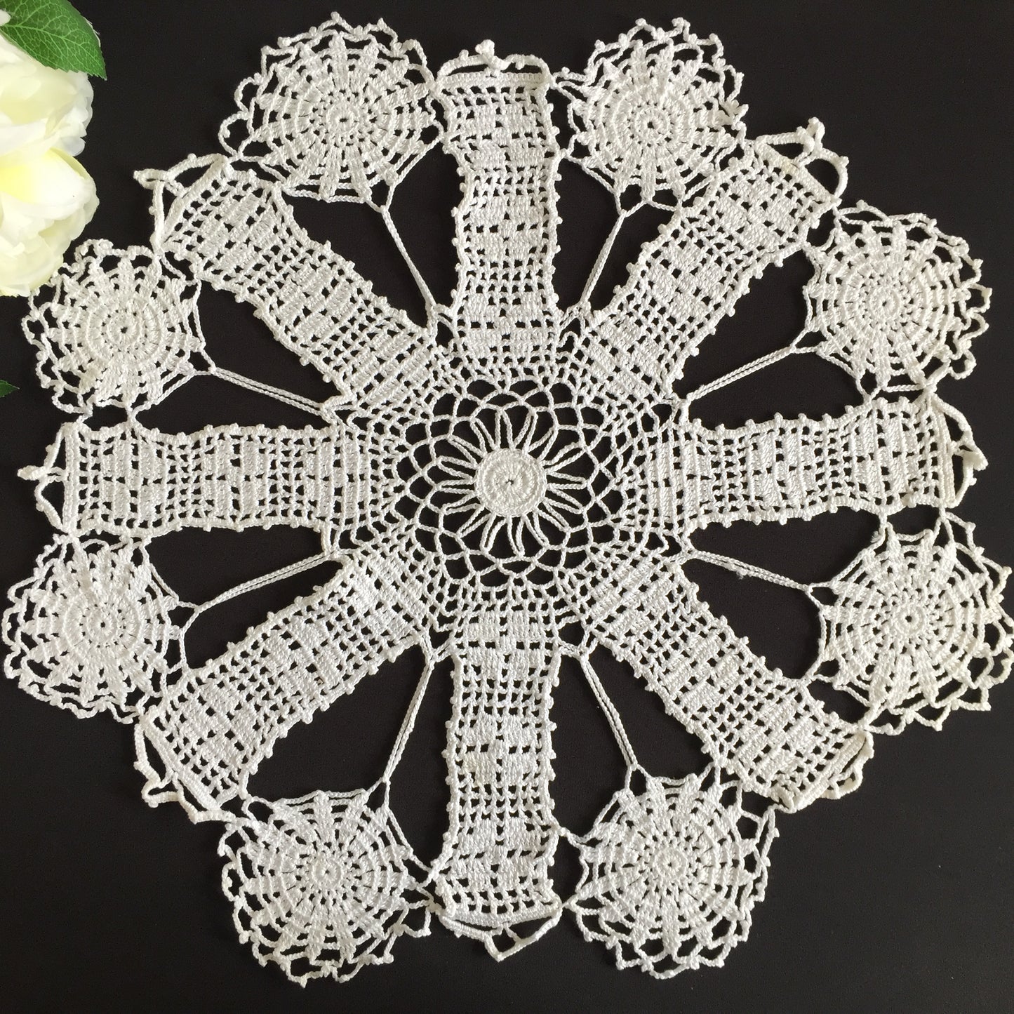 Vintage Handmade White Crochet Lace Table Centre Doily