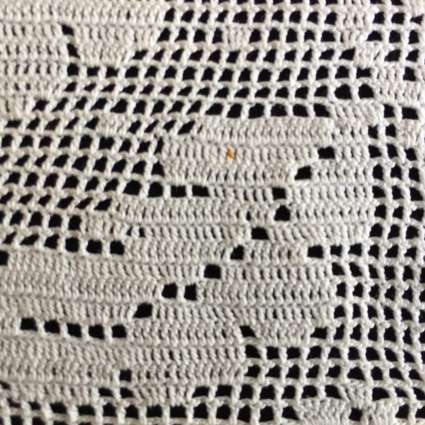 Handmade Edwardian Antique White Filet Crochet Doily with Acorn/Oak Pattern