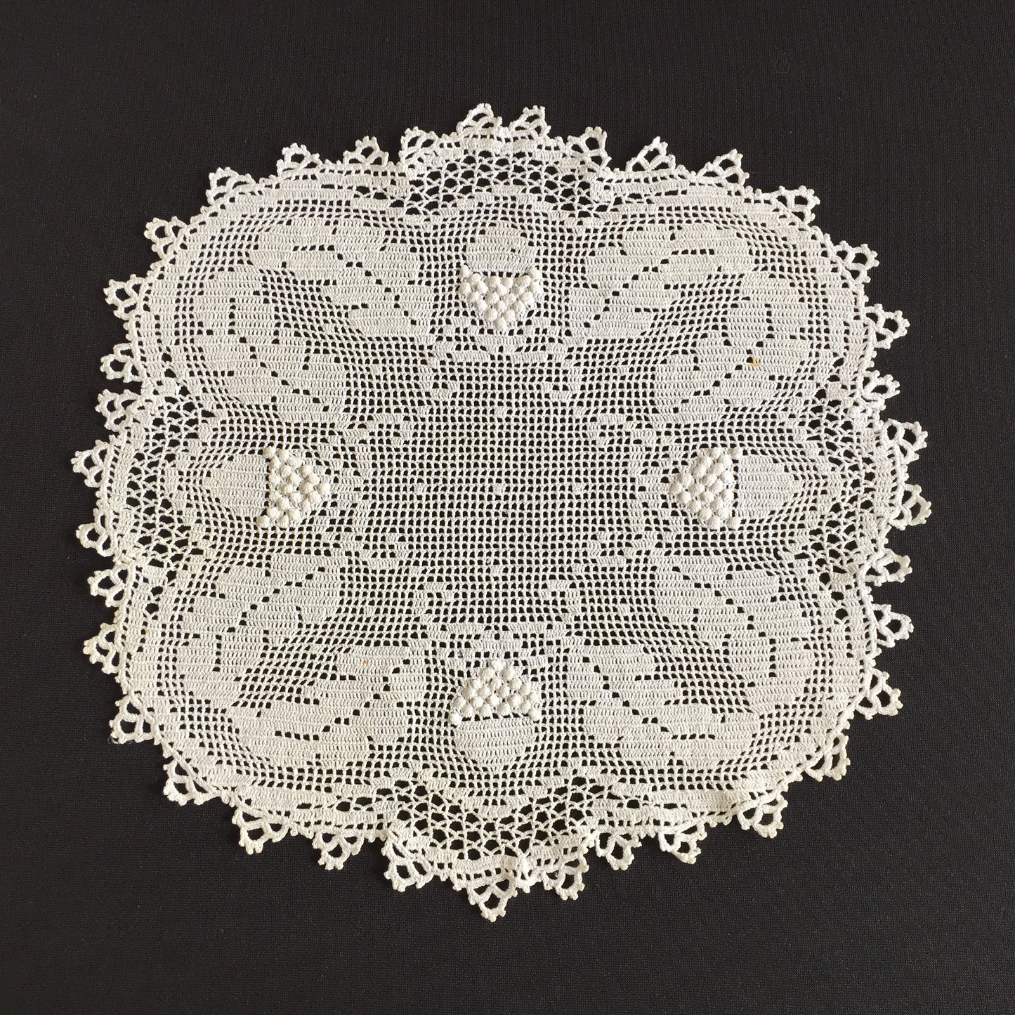 Handmade Edwardian Antique White Filet Crochet Doily with Acorn/Oak Pattern