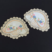 Load image into Gallery viewer, Australian Vintage Hand Embroidered Linen Doily Pair