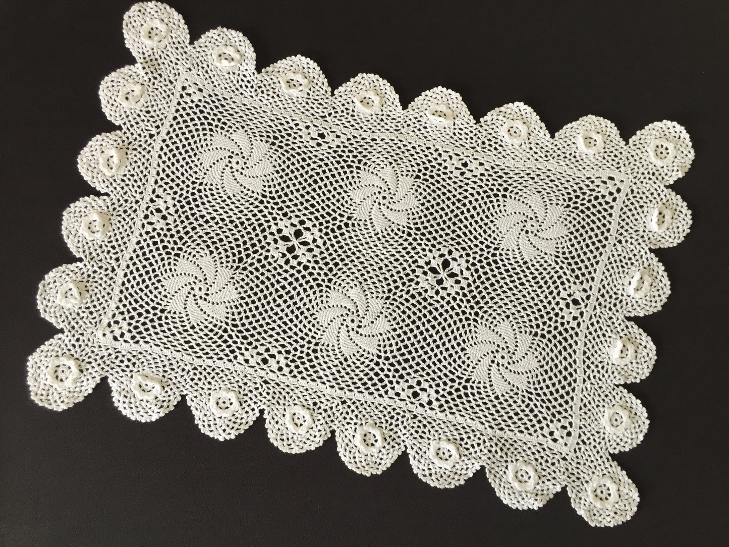 Vintage Crochet Lace Doily | Tray Cloth | Placemat | 3D roses & Pinwheels Pattern
