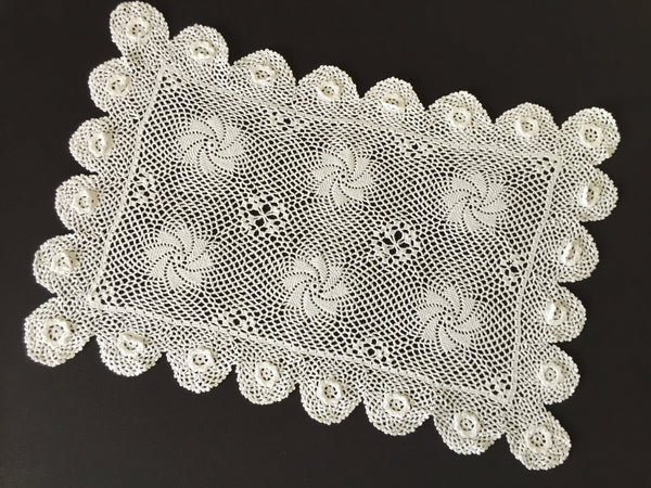 Vintage Crochet Lace Doily | Tray Cloth | Placemat | 3D Roses & Pinwheels Pattern