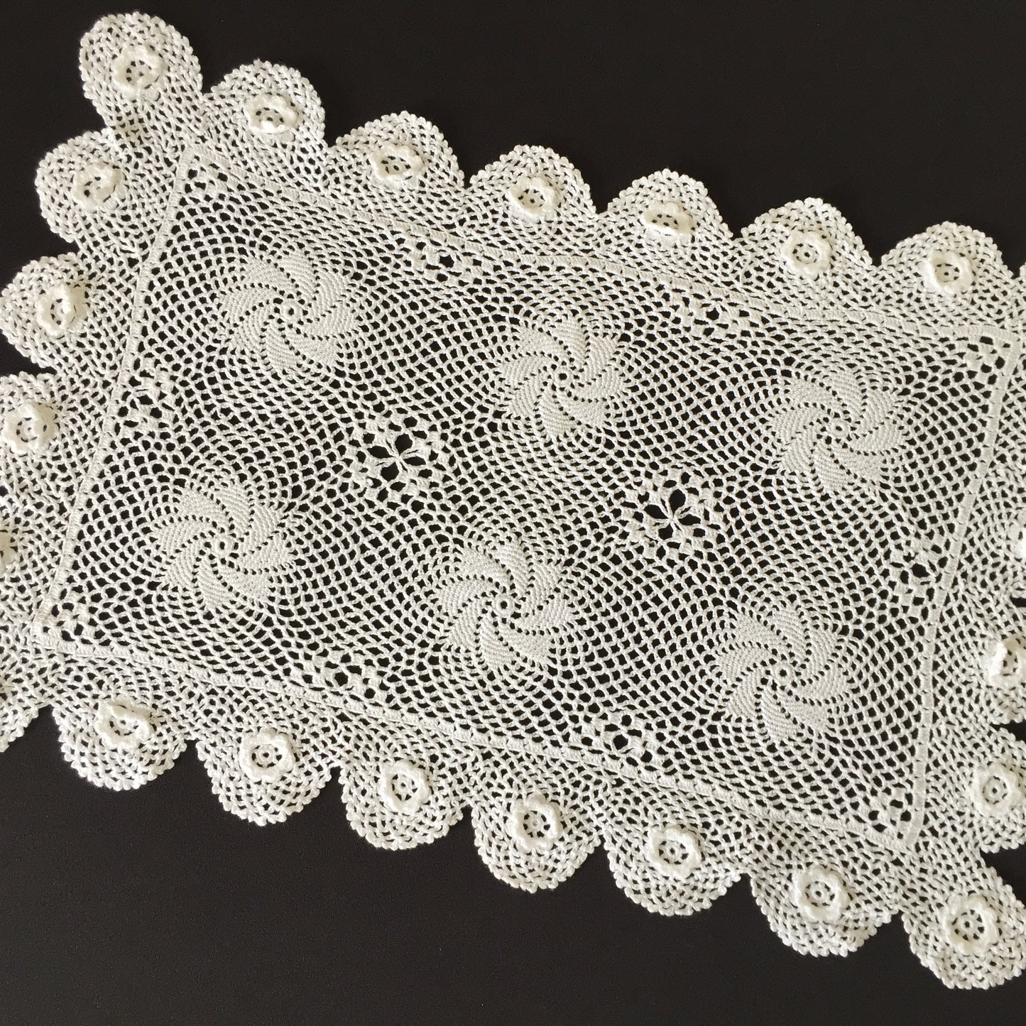 Vintage Crochet Lace Doily | Tray Cloth | Placemat | 3D roses & Pinwheels Pattern