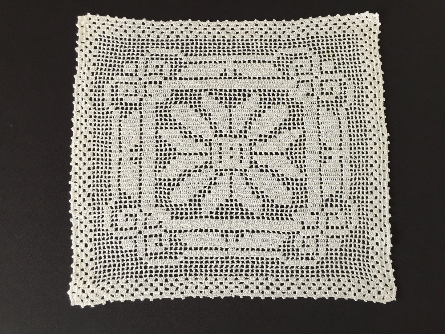 Large Vintage Filet Crochet Cotton Lace Table Centre Doily