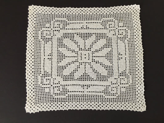 Large Vintage Filet Crochet Cotton Lace Table Centre Doily