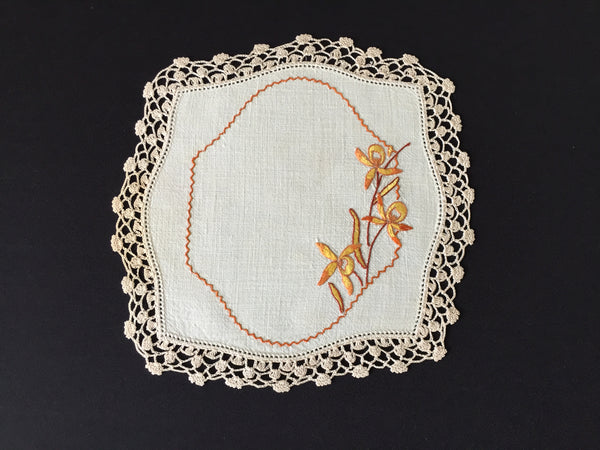 Collectible Australian Vintage Hand Embroidered Doily with Daffodils Design