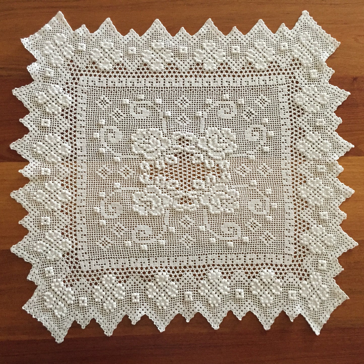 Edwardian Antique Filet Crocheted Cotton Lace Table Centre Doily