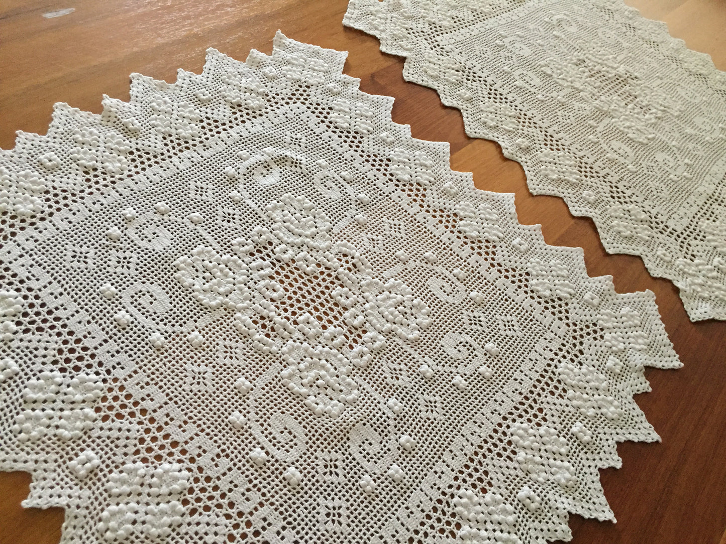 Edwardian Antique Filet Crocheted Cotton Lace Table Centre Doily