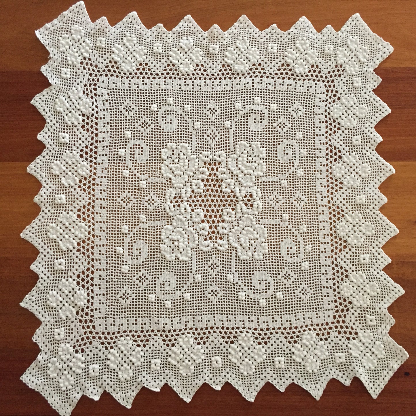 Edwardian Antique Filet Crocheted Cotton Lace Table Centre Doily