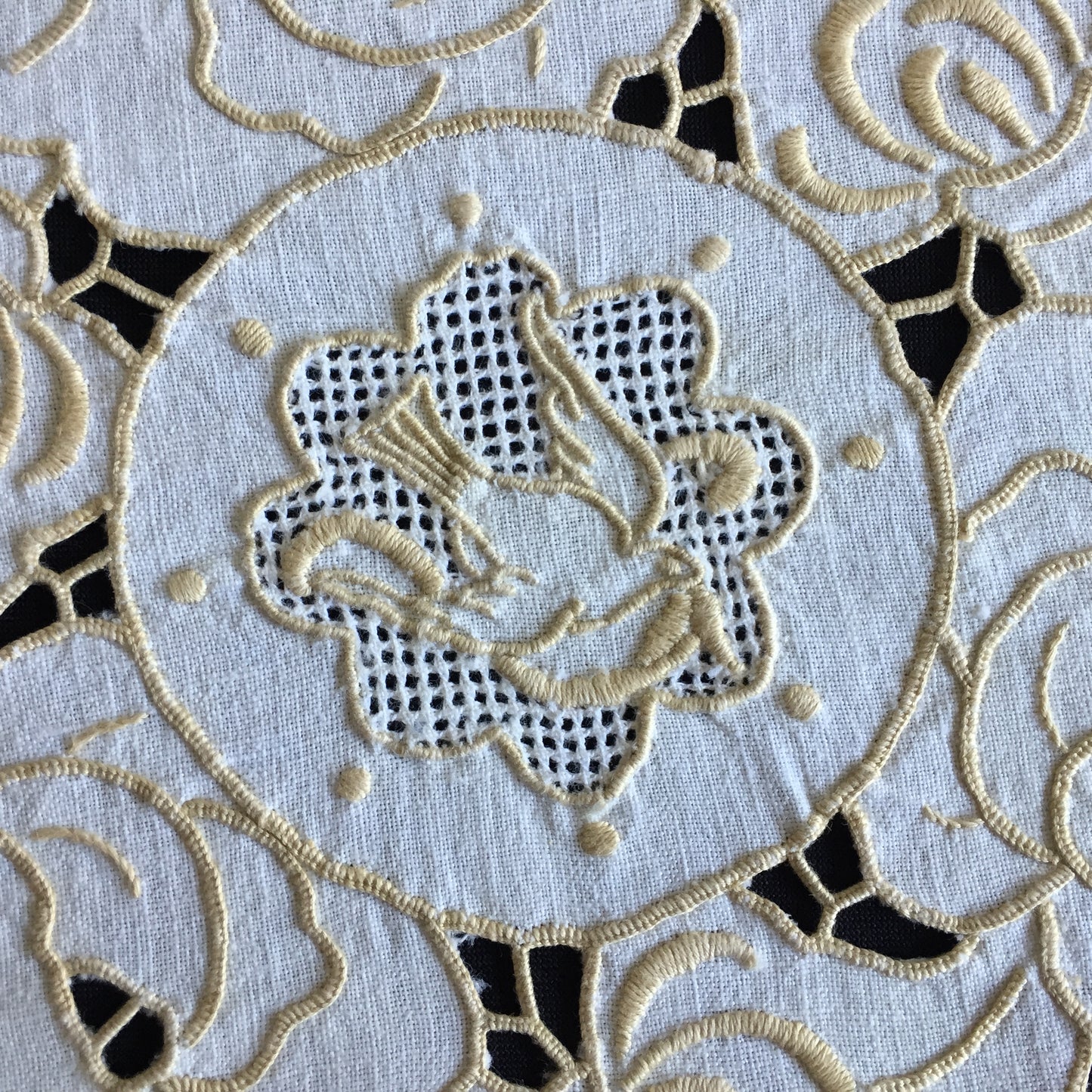 Vintage Madeira Embroidered Doily with Lace Insert | Roses  & Dove Pattern
