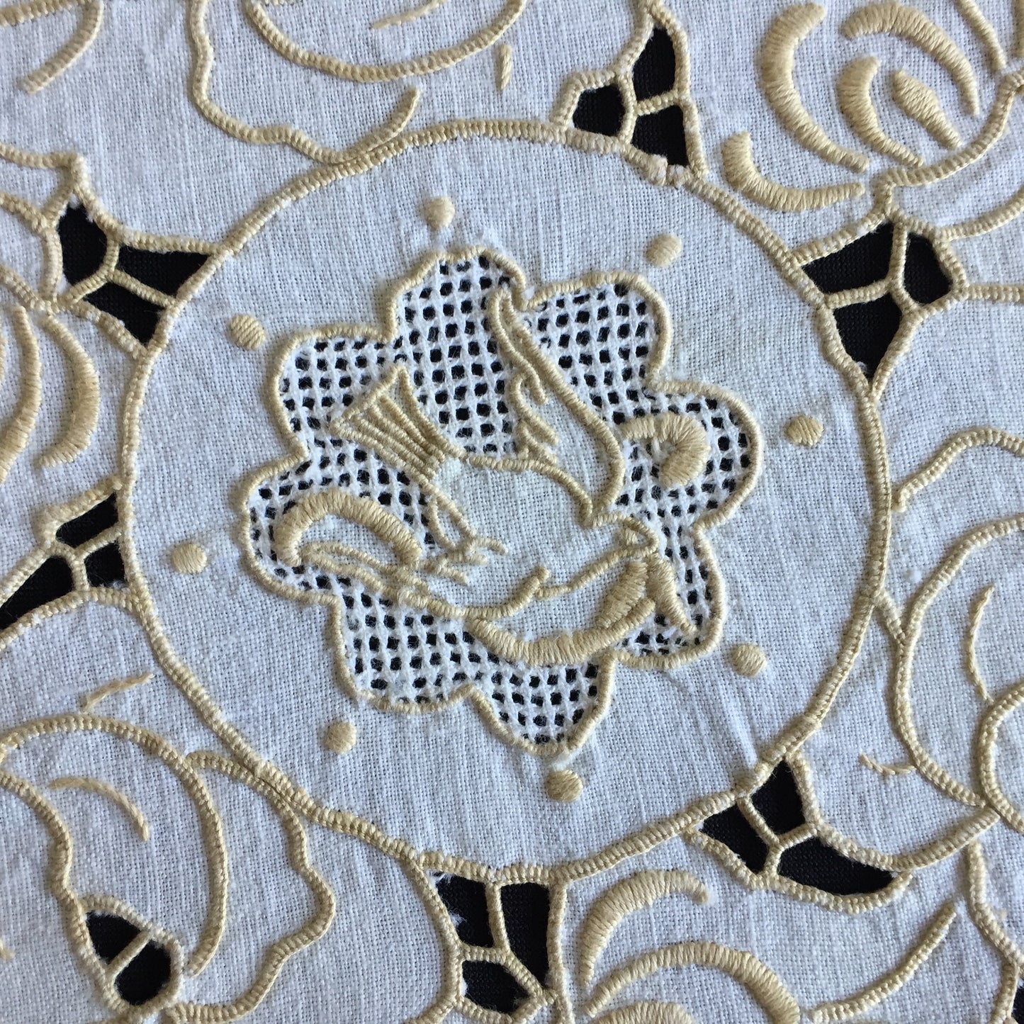 Vintage Madeira Embroidered Doily with Lace Insert | Roses  & Dove Pattern