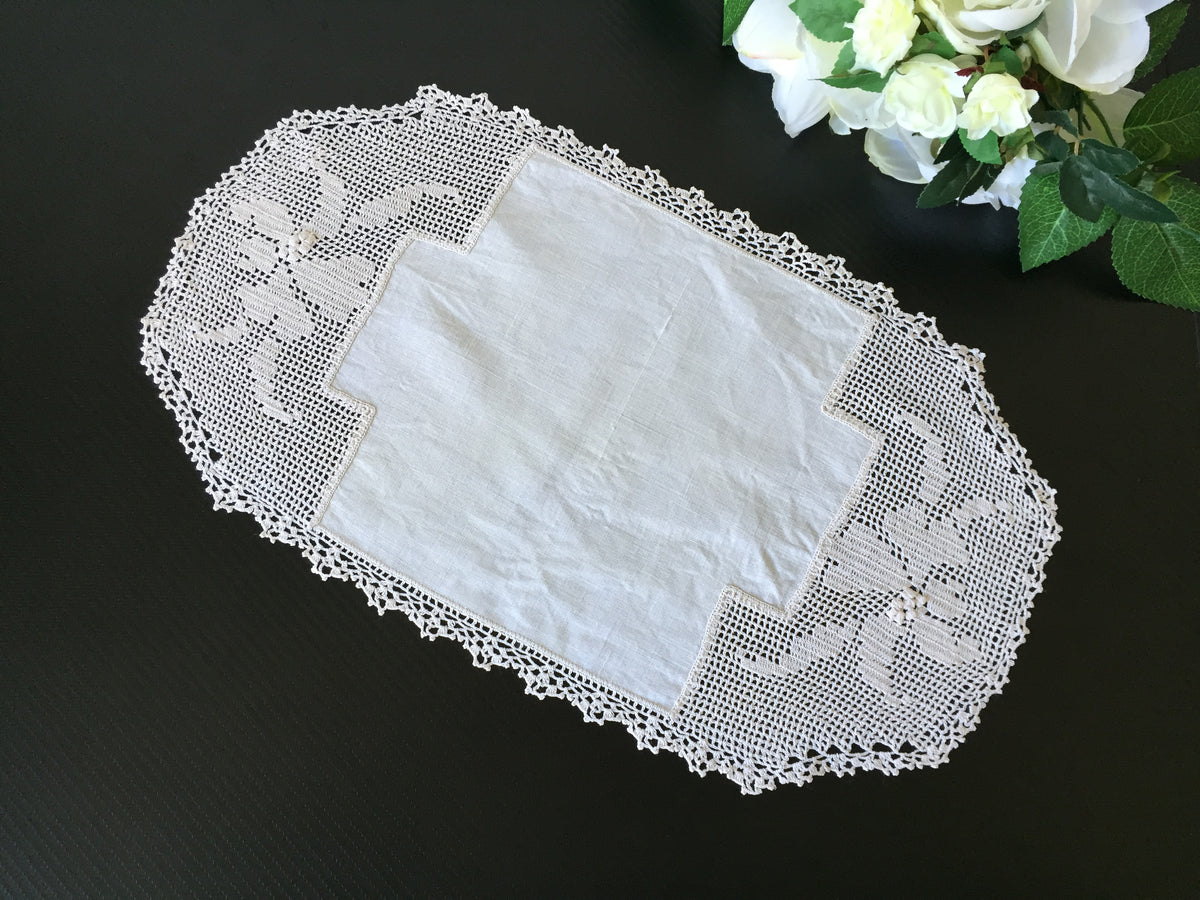 Edwardian Antique Collectible Table Centre Doily | Filet Crochet Lace Border