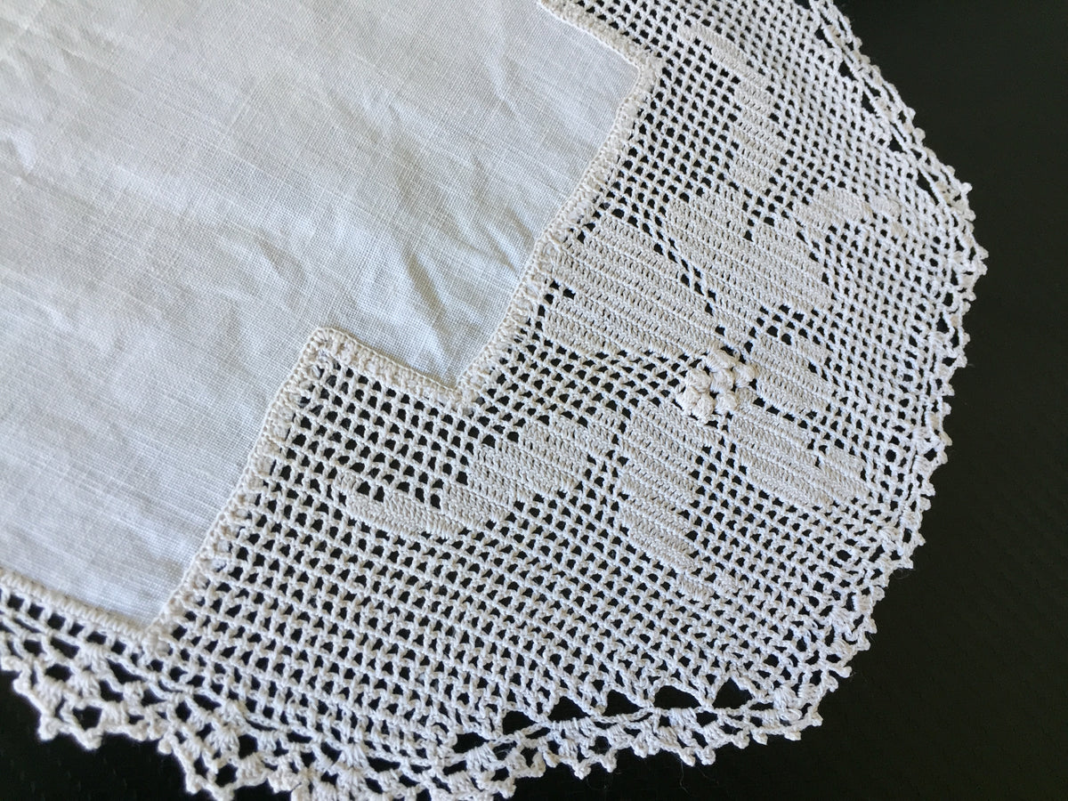 Edwardian Antique Collectible Table Centre Doily | Filet Crochet Lace Border