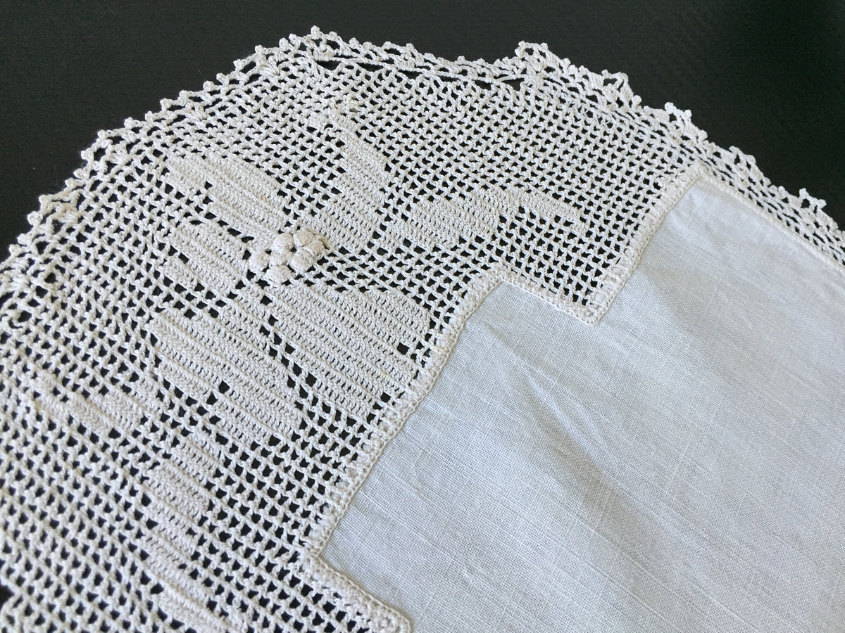 Edwardian Antique Collectible Table Centre Doily | Filet Crochet Lace Border