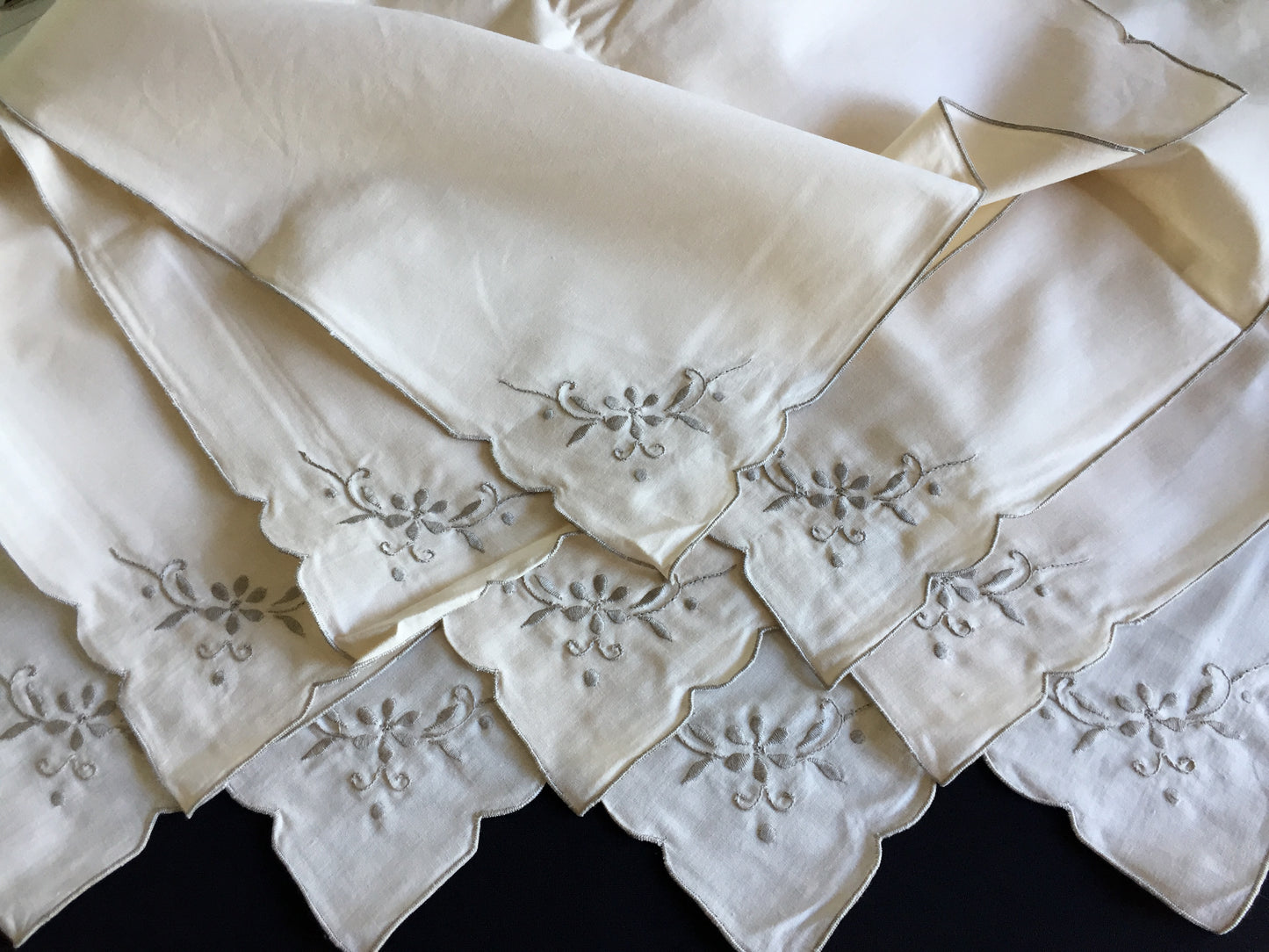 Set of 10 Hand Embroidered Unused 1990s Vintage Cloth Napkins in Natural Colours