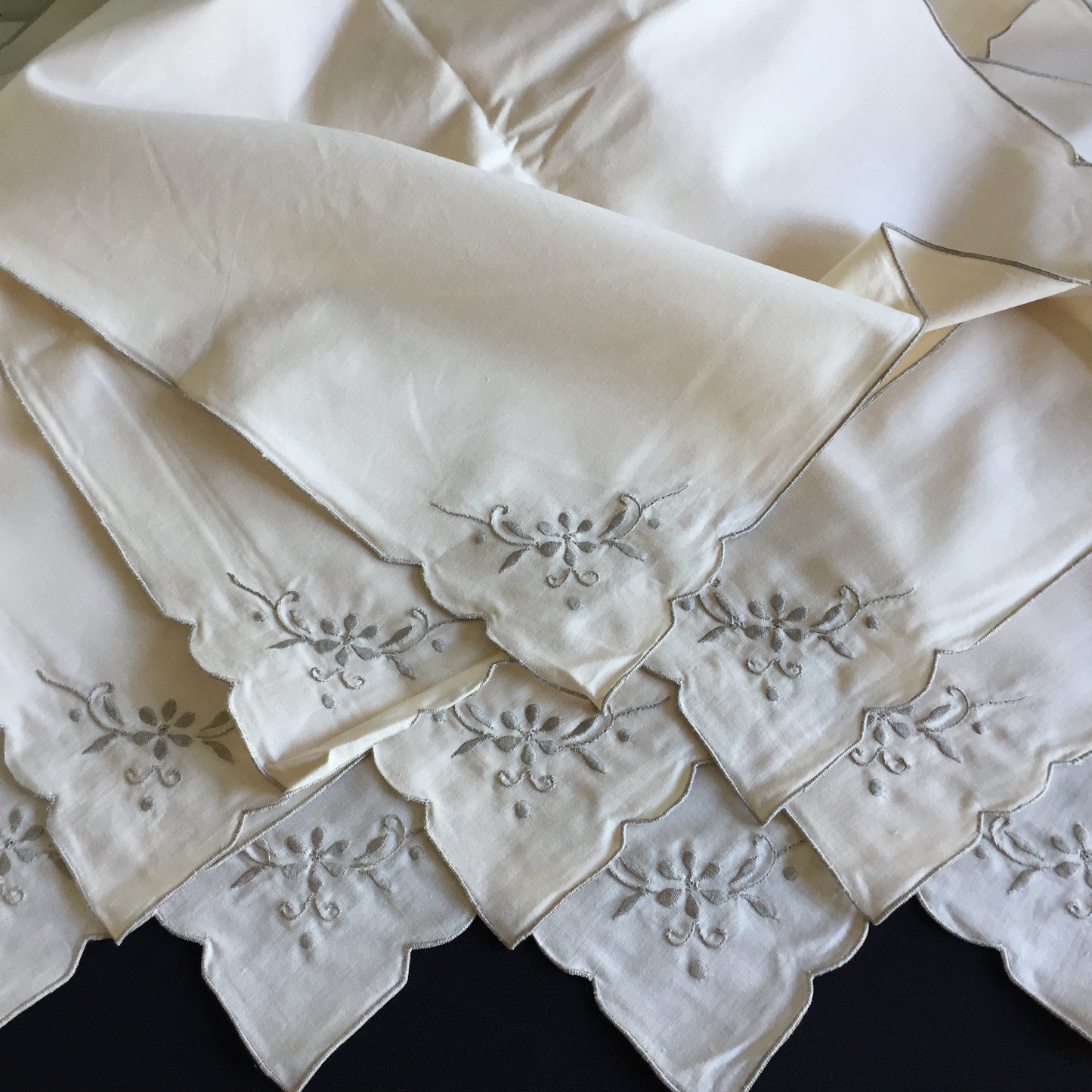 Set of 10 Hand Embroidered Unused 1990s Vintage Cloth Napkins in Natural Colours
